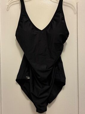 Speedo NWOT Black Side Ruched One-piece Swimsuit - Size 14